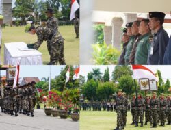 Petaka I Gusti Ngurah Rai Diserah Terimakan Oleh Sekda Jembrana kepada Asisten I Buleleng