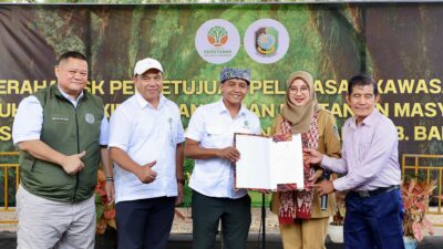 Menhut Serahkan SK Pelepasan Kawasan Hutan untuk Warga Pancer Banyuwangi: 152 Hektare Resmi Milik Rakyat
