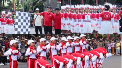 Lomba Gerak Jalan Tingkat SD se-Kabupaten Jembrana Dilepas Bupati Kembang Hartawan dan Wabup Patriana