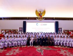 Bupati Ipuk Kukuhkan 75 Paskibraka Banyuwangi yang Akan Bertugas di Upacara HUT ke-80 Kemerdekaan RI