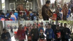 Wujud Kepedulian Lansia, Bupati Jembrana Serahkan Bantuan Beras 15 Kg per Bulan